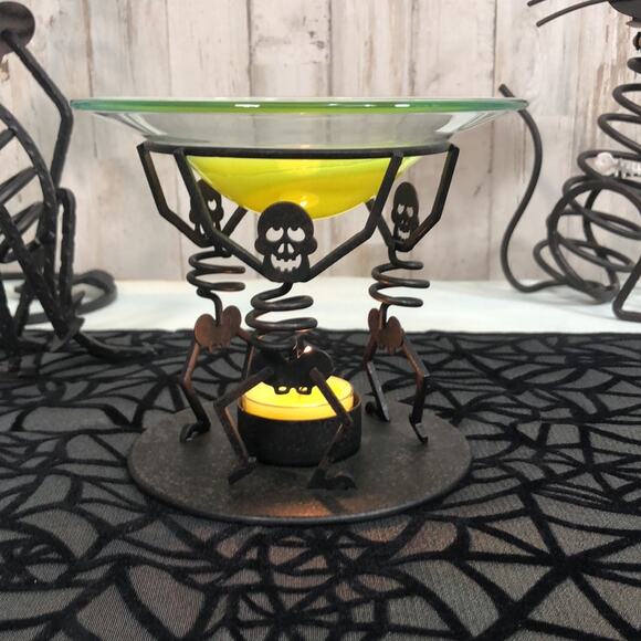 Adorable Partylite Halloween Decor - Mr. Bones and Dog and Cat with Aroma Warmer - Picture 4 of 16